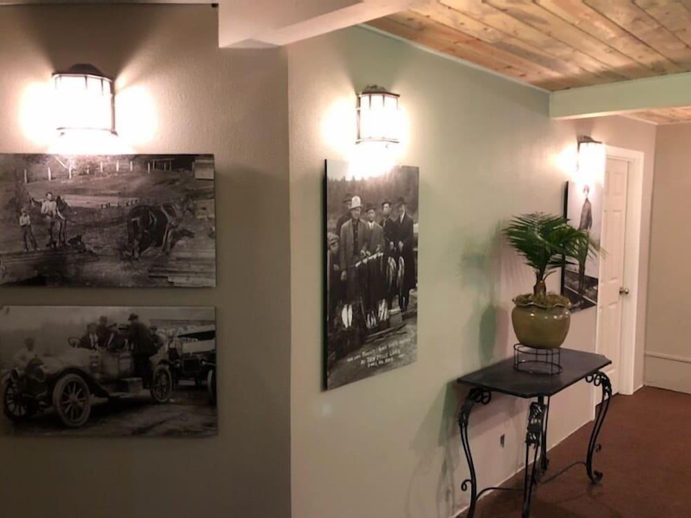 Lakeshore Lodge photo 17