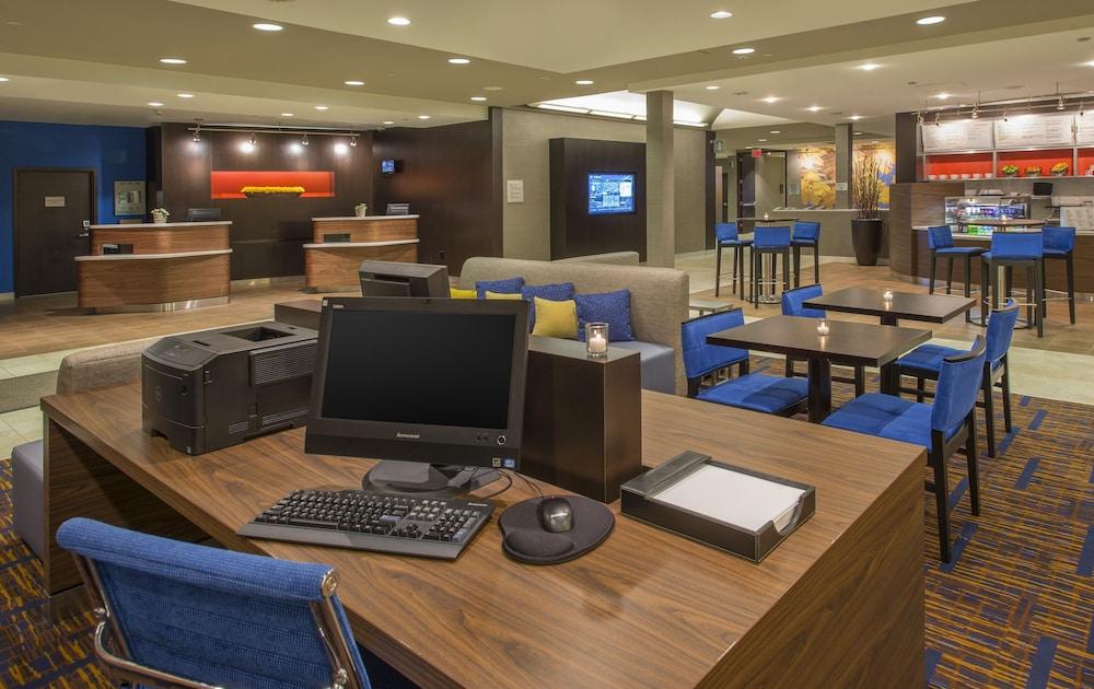 Courtyard by Marriott Grand Rapids Airport photo 36