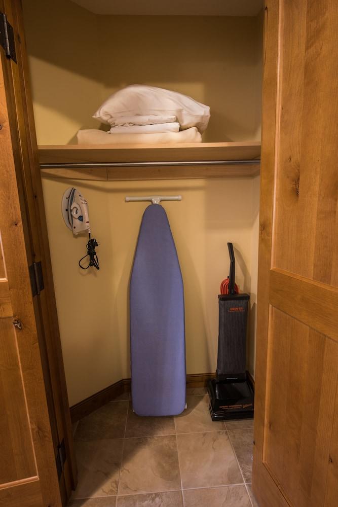 The Lodge at Mountaineer Square, A Vail Resorts Property photo 26