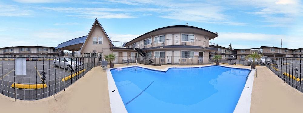 University Inn & Suites photo 20