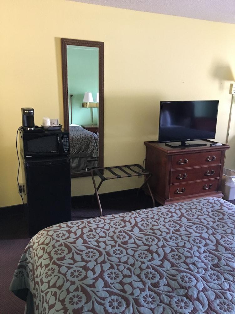 Days Inn by Wyndham Lamont/Monticello photo 8