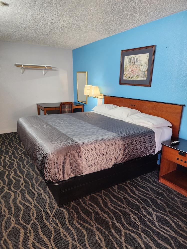 Alamo Motel photo 13