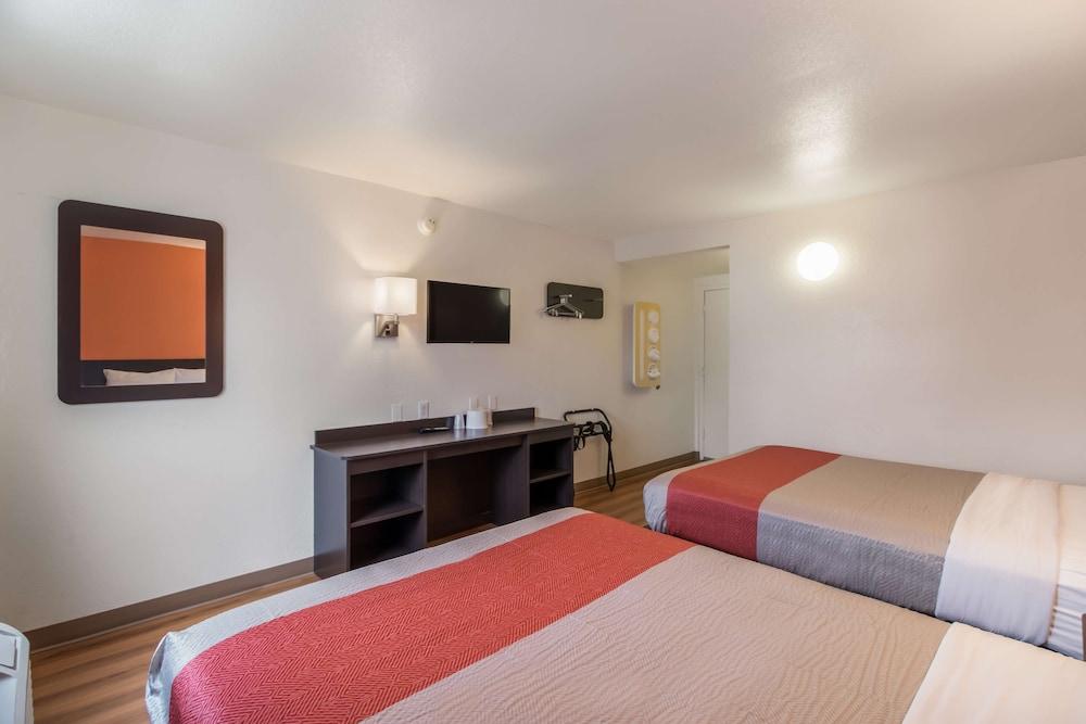 Park Inn by Radisson, Fargo West Acres photo 43