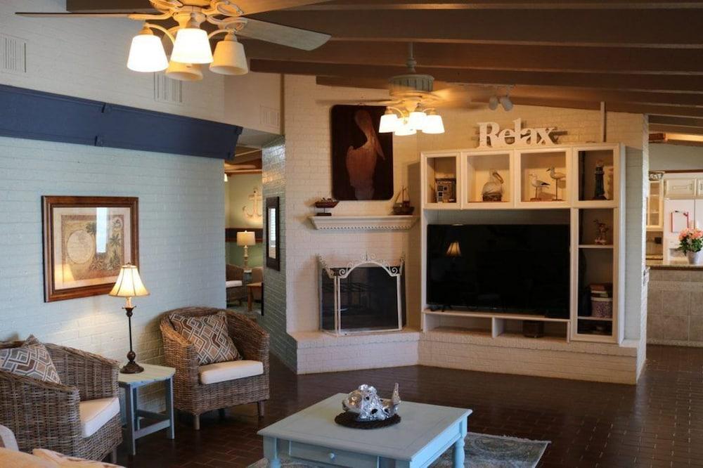 Pelican Bay Resort photo 11