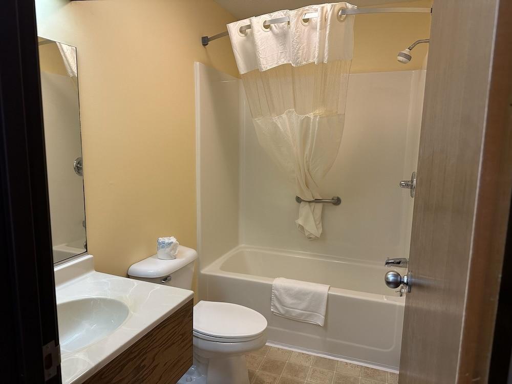 Econo Lodge El Paso, IL photo 7