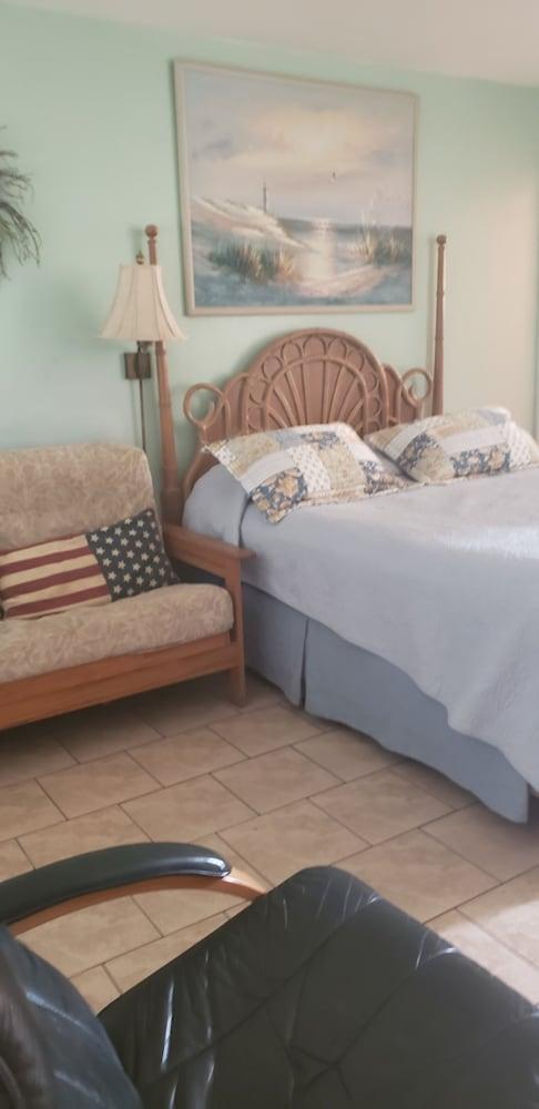 Silver Sands Motel photo 19