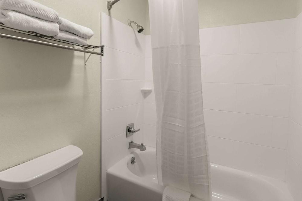 Quality Inn & Suites Dublin photo 24