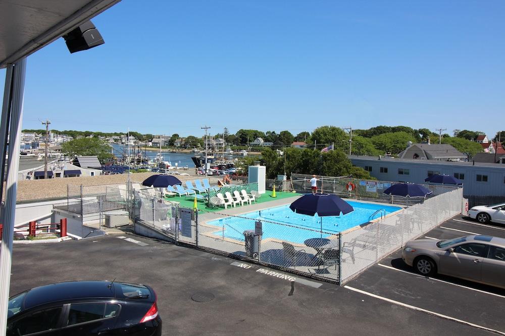 Ocean Street Inn on Hyannis Harbor photo 18
