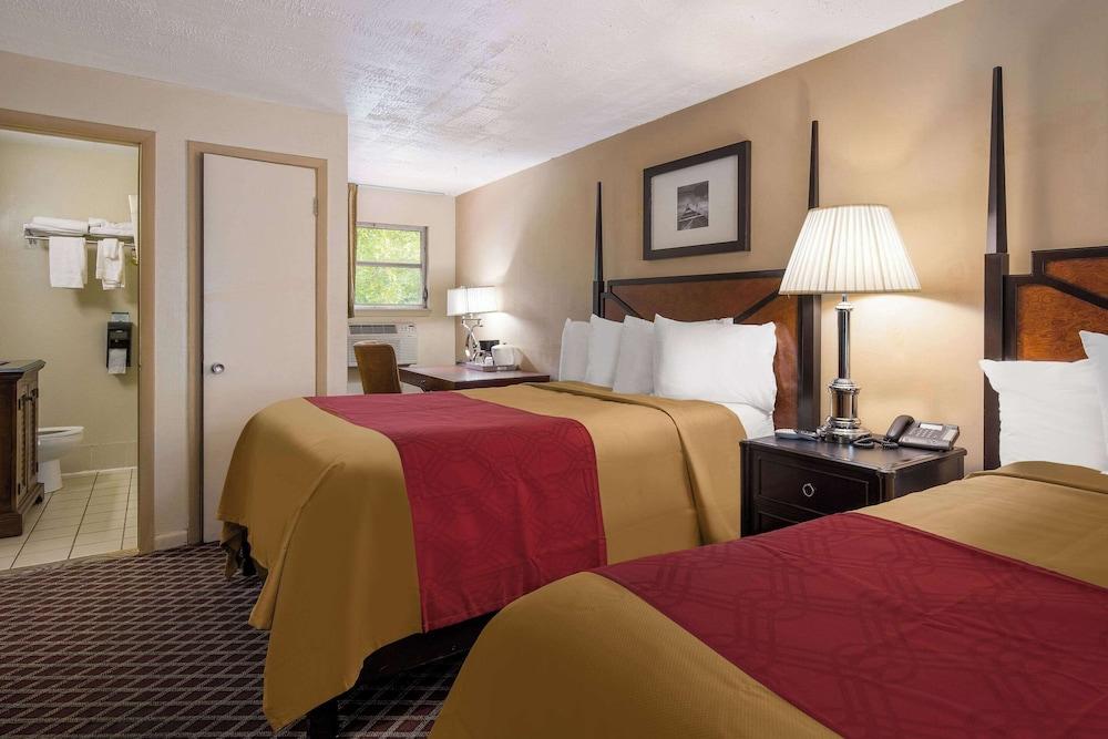 Rodeway Inn photo 17