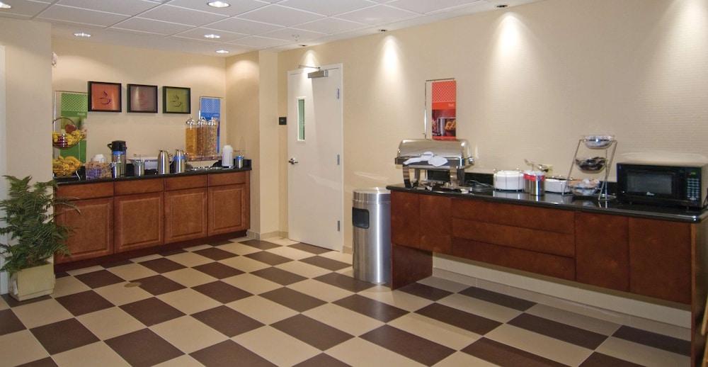 Hampton Inn & Suites Baton Rouge/Port Allen photo 26