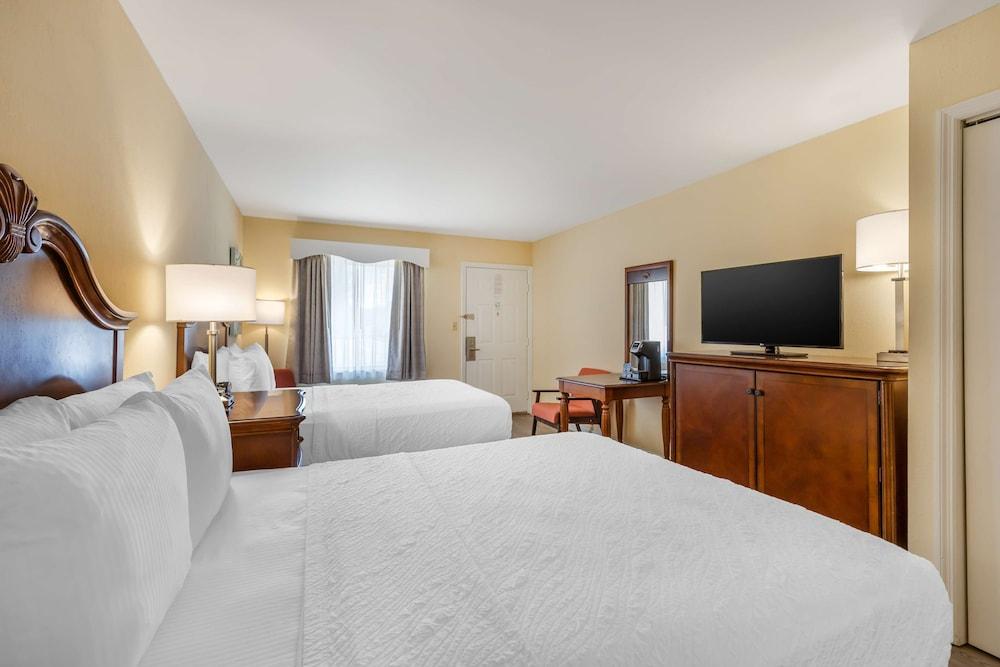 Best Western Plus Santee Inn photo 22