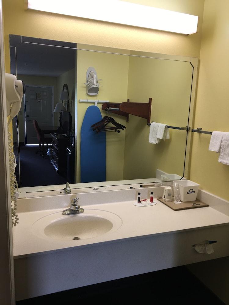 Days Inn by Wyndham Lamont/Monticello photo 18