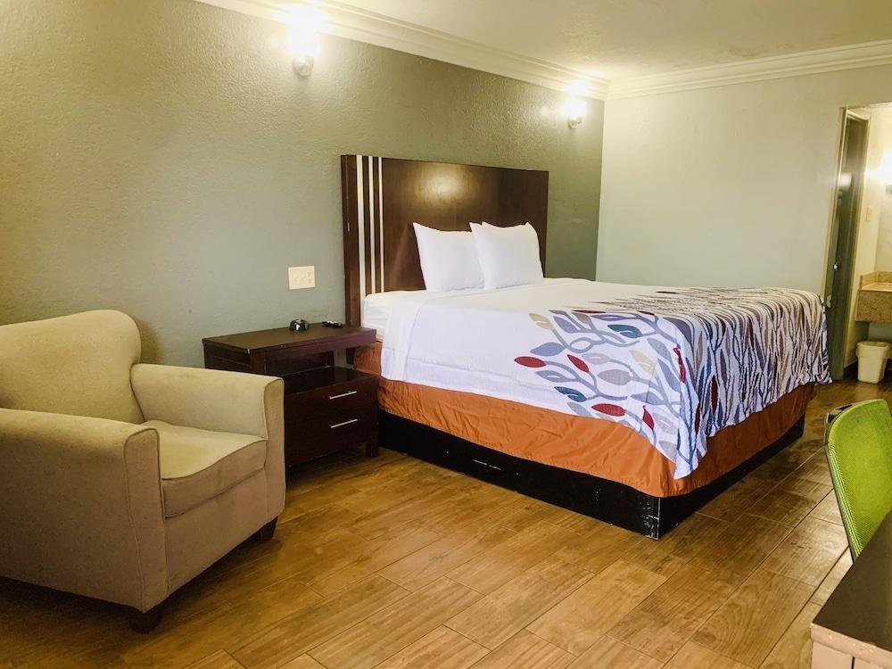 Budget Inn and Suites photo 18