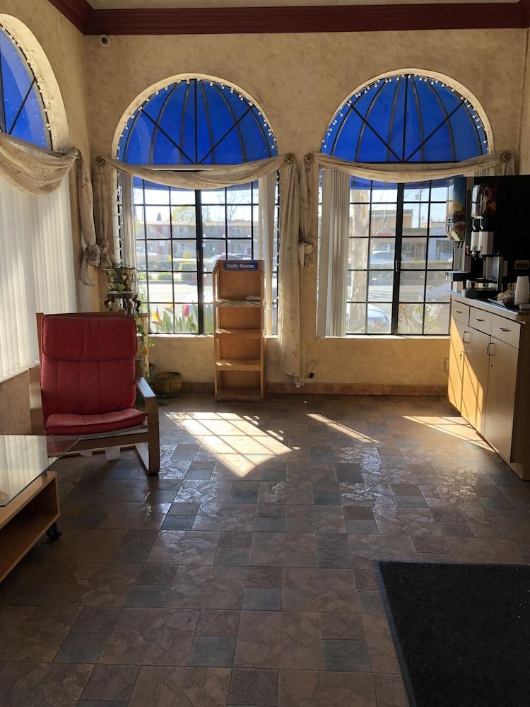 Travelers Inn — hotel in Lawndale