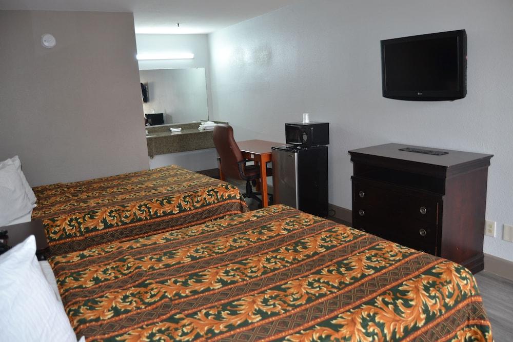 Deluxe INN photo 6
