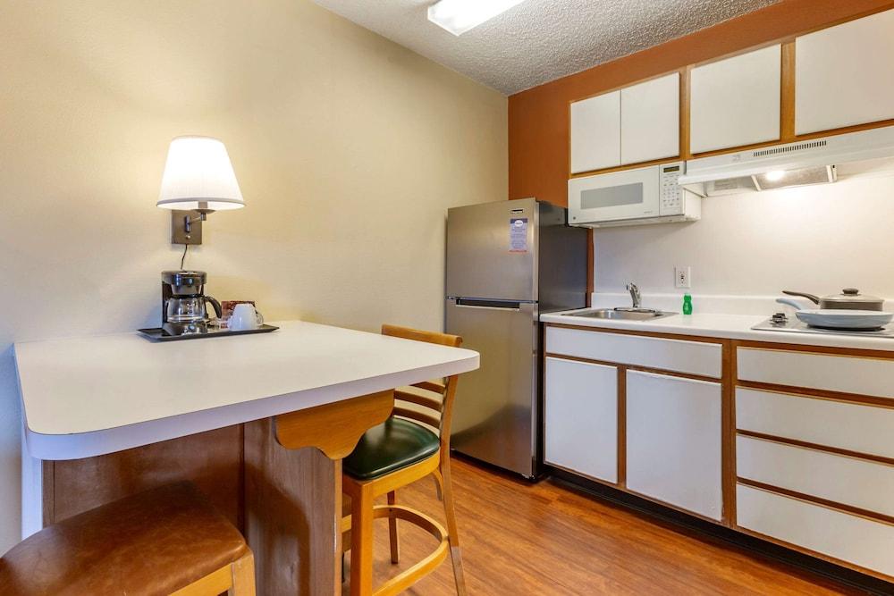Suburban Studios Albuquerque Uptown photo 12