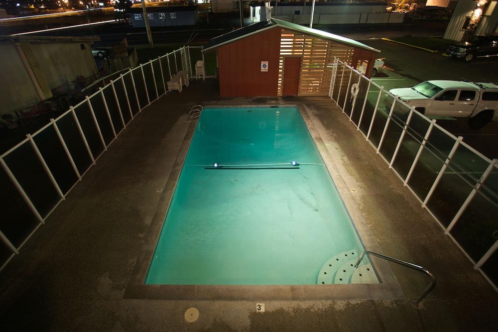 Cousins Country Inn photo 81