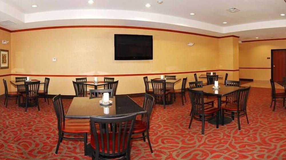 Quality Suites Near Cedar Creek Lake photo 16