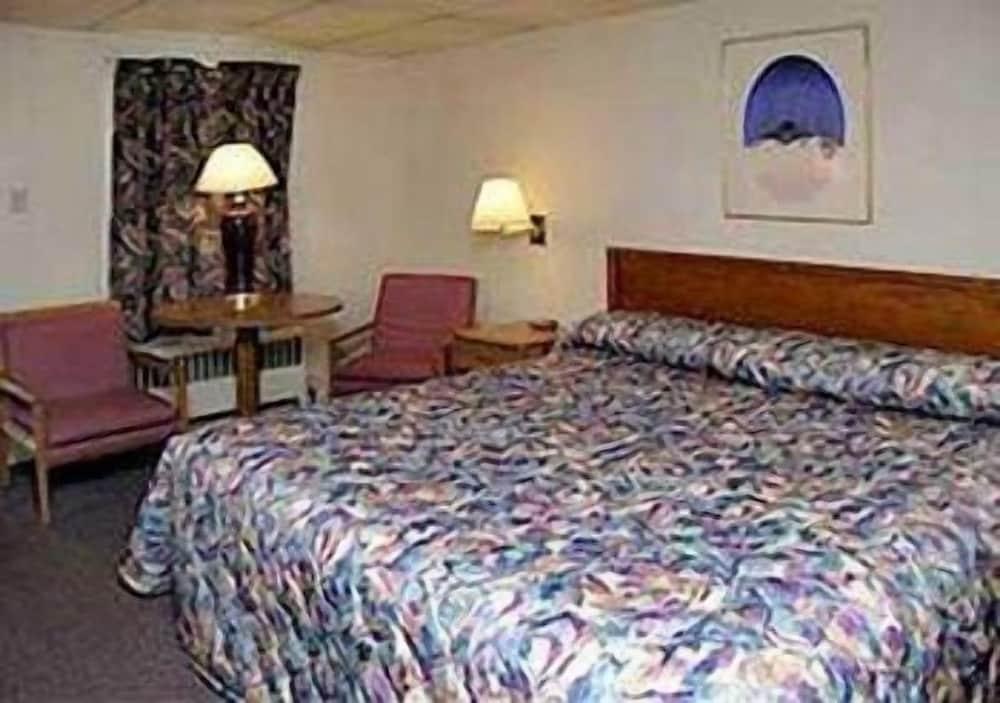 Econo Lodge photo 10