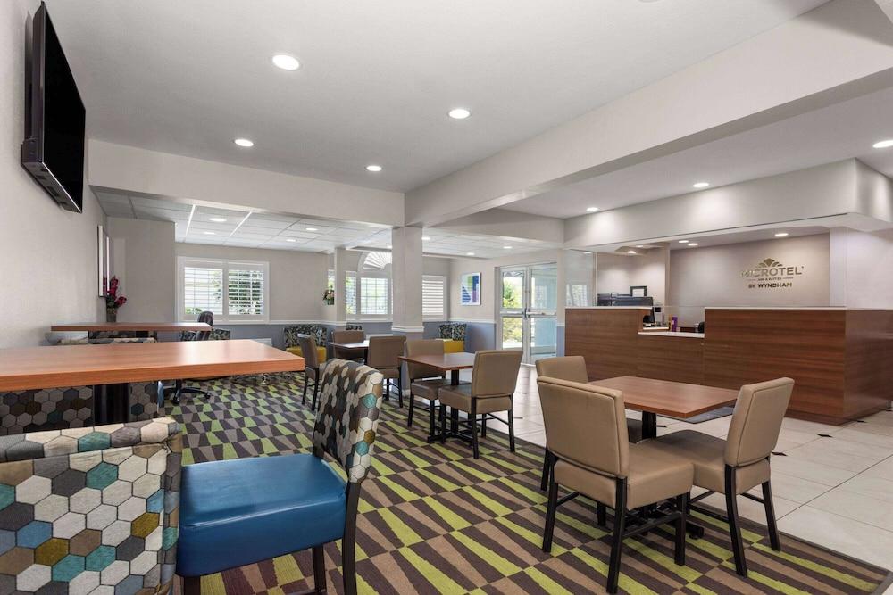Microtel Inn & Suites by Wyndham Panama City photo 39