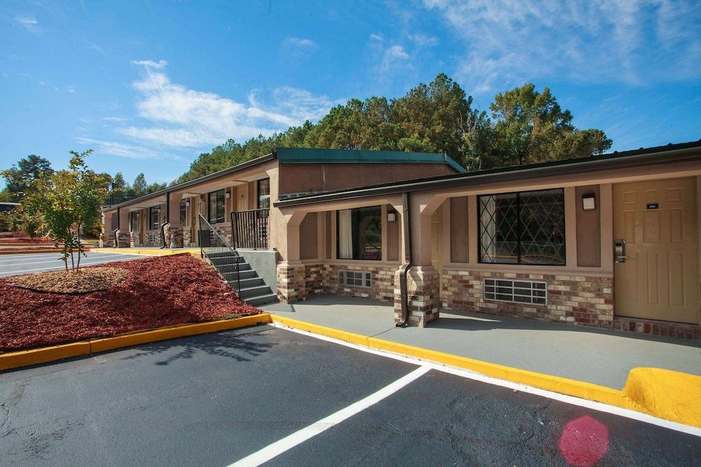 Travelodge by Wyndham Macon West photo 25