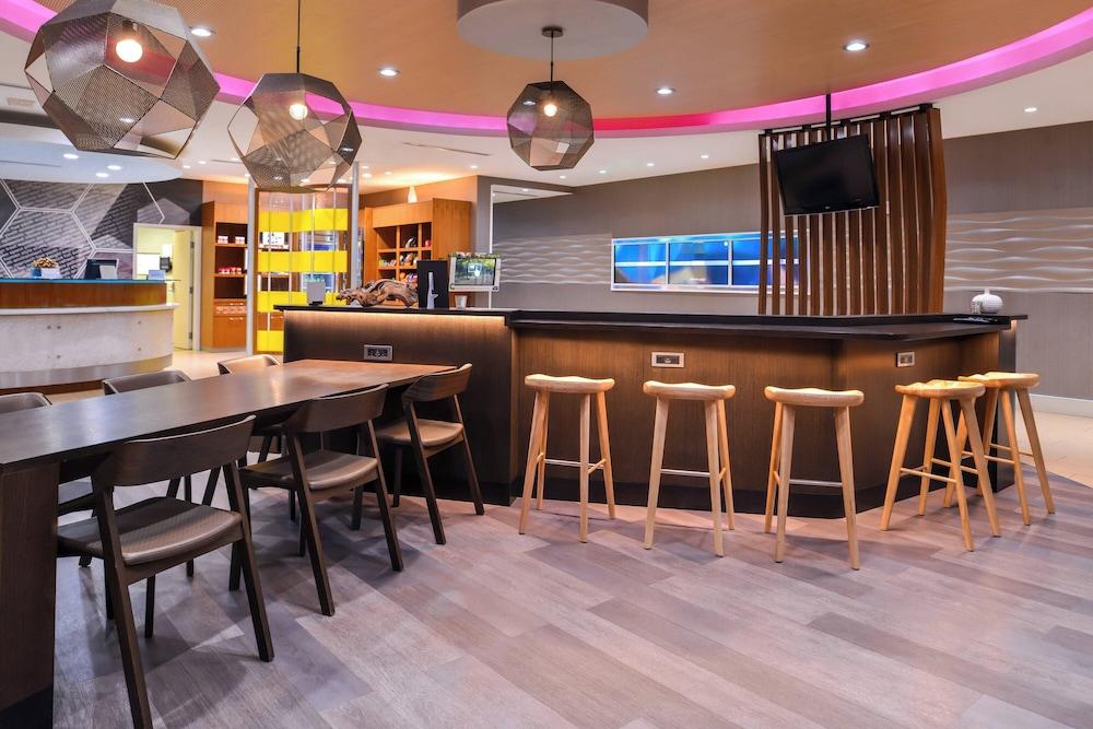 Springhill Suites by Marriott Temecula Wine Country photo 2