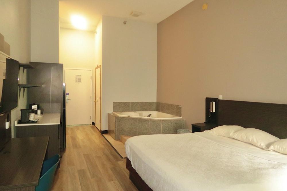 Studio 6 Elkhart, IN- Kitchenette Rooms photo 11