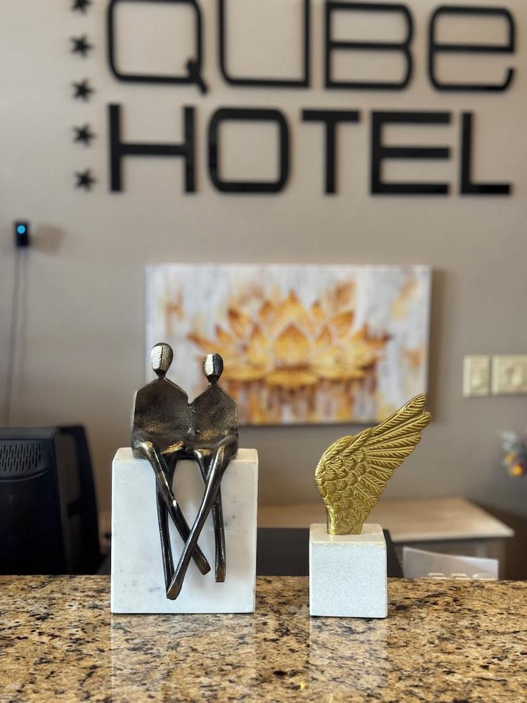 Qube Hotel photo 35