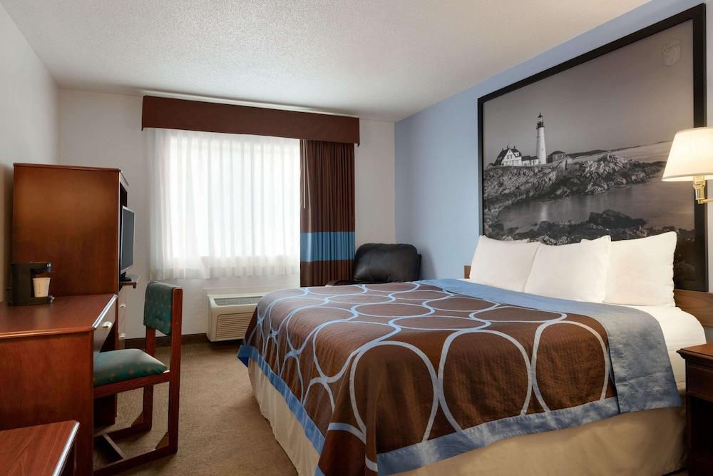 Super 8 by Wyndham Portland ME photo 9