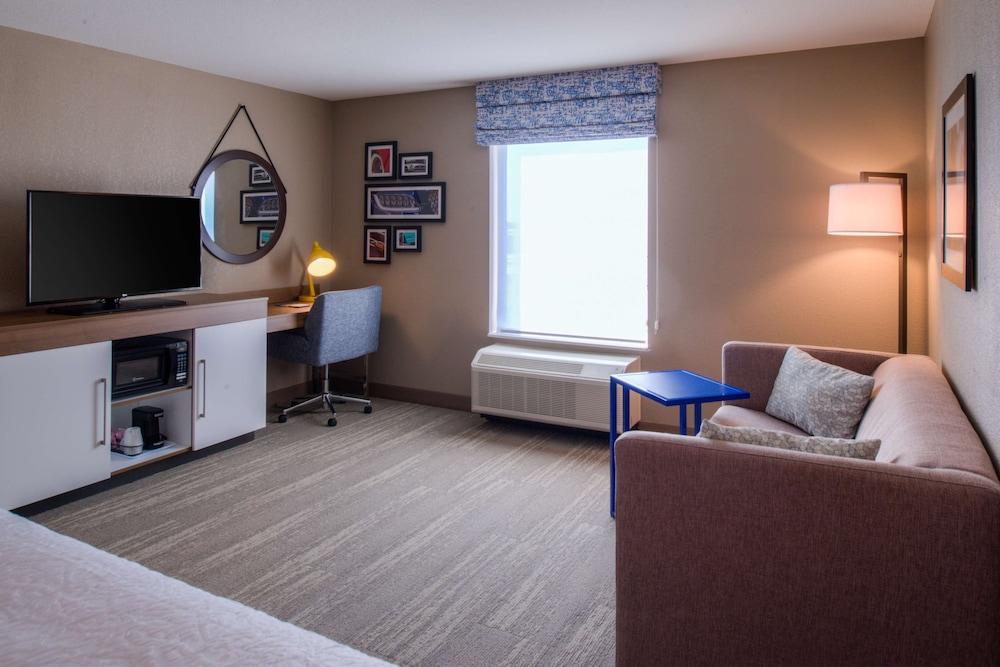 Hampton Inn & Suites Wixom photo 26