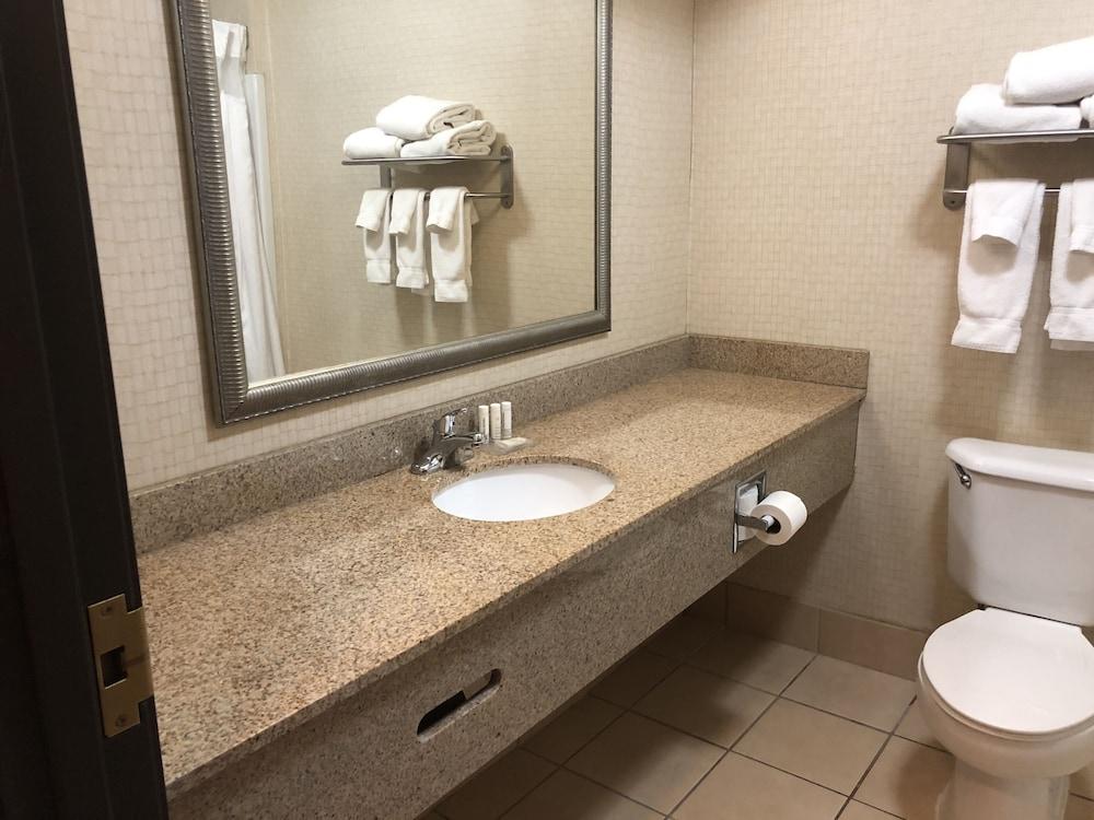Wingate by Wyndham Ashland photo 8