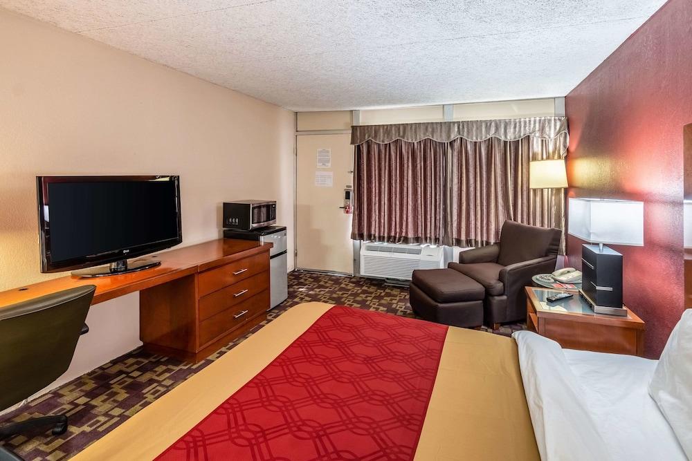 Econo Lodge Zanesville Downtown photo 18