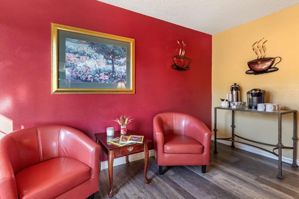 Suburban Studios Albuquerque Uptown photo 4
