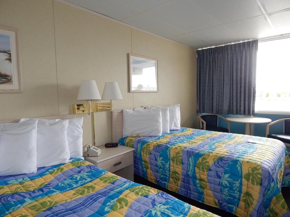 Thunderbird Beach Motel photo 33