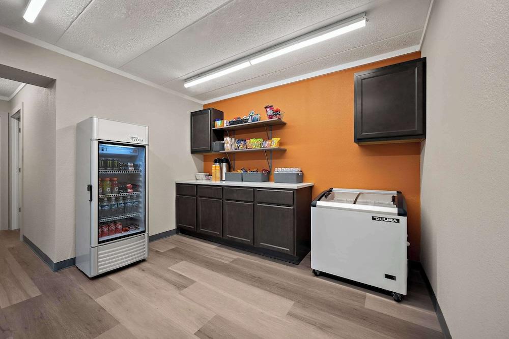 Suburban Studios Peoria photo 9