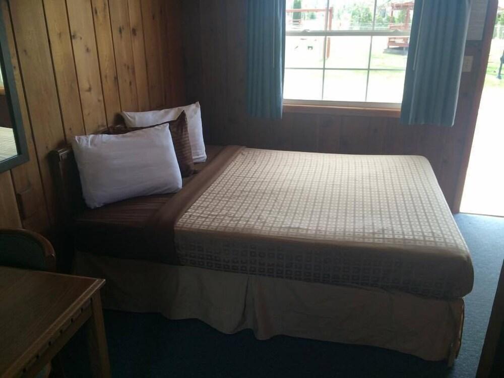 Day's End Motel photo 14