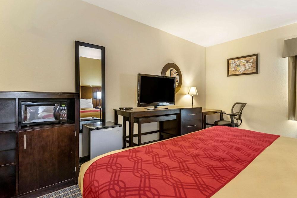 Econo Lodge Brunswick Travel Center photo 4