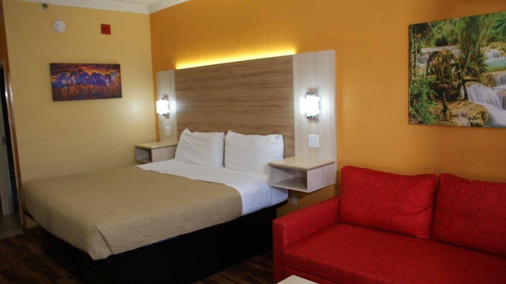 HomeTown Inn & Suites photo 40