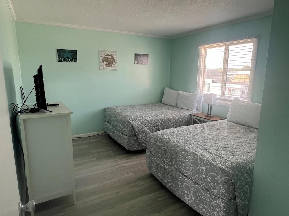 Sandy Shore Motel photo 48