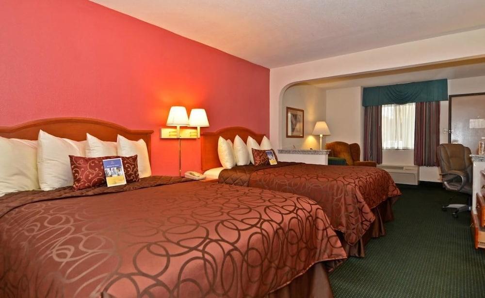Econo Lodge Inn & Suites Memphis East photo 22