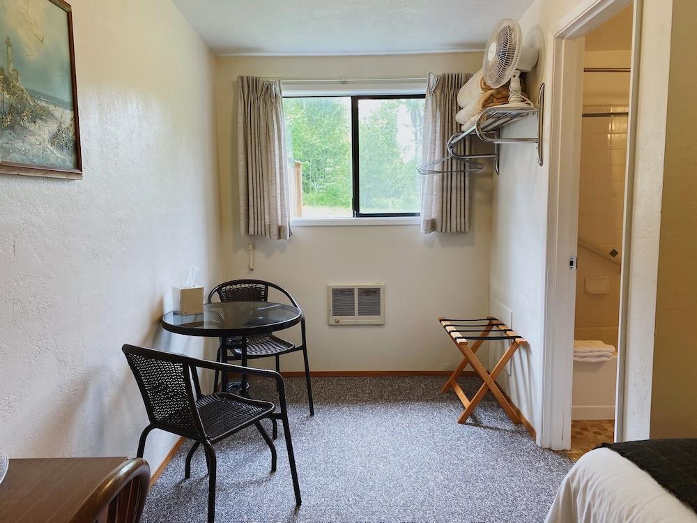 Emerald Valley Inn photo 13