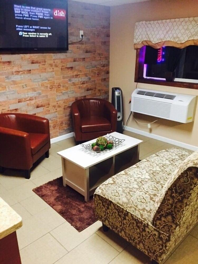Holiday Motel photo 7