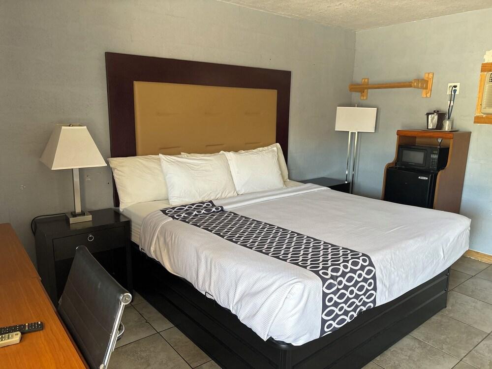 Budget Inn photo 18