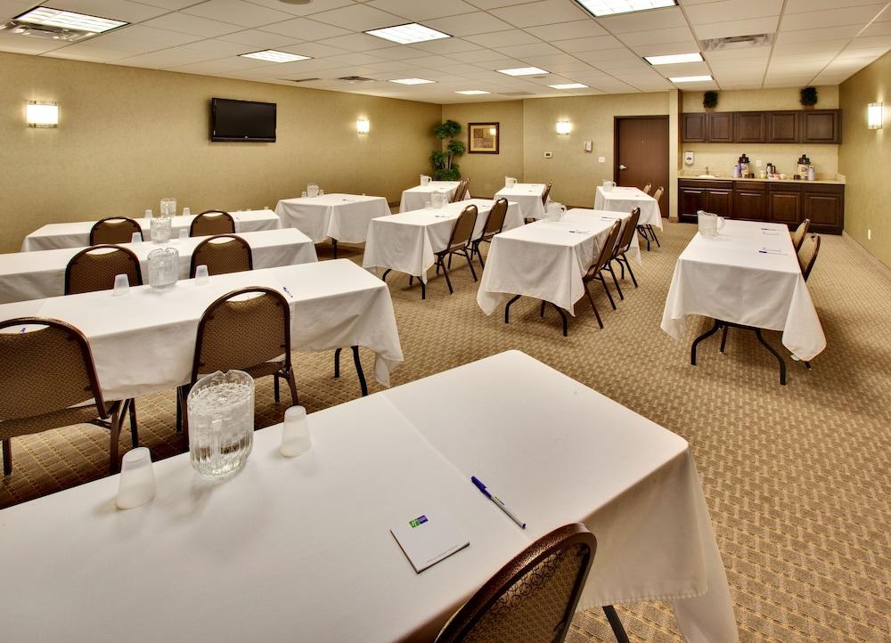 Holiday Inn Express Hotel & Suites Council Bluffs - Conv Ctr by IHG photo 31