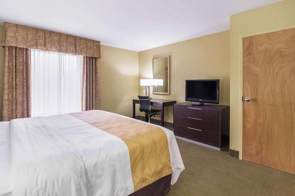 Quality Inn Paris photo 32