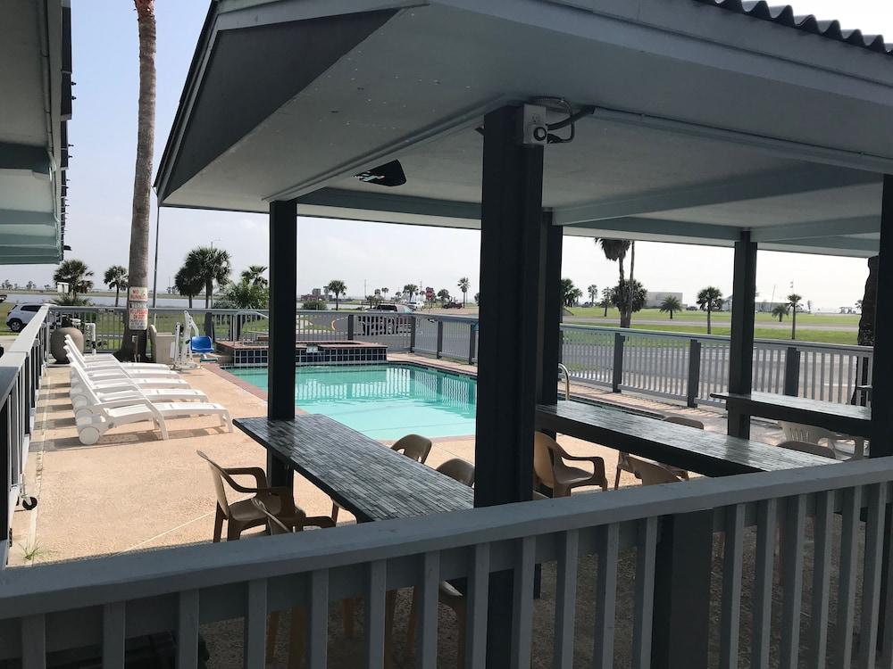 Blue Wave Inn photo 25