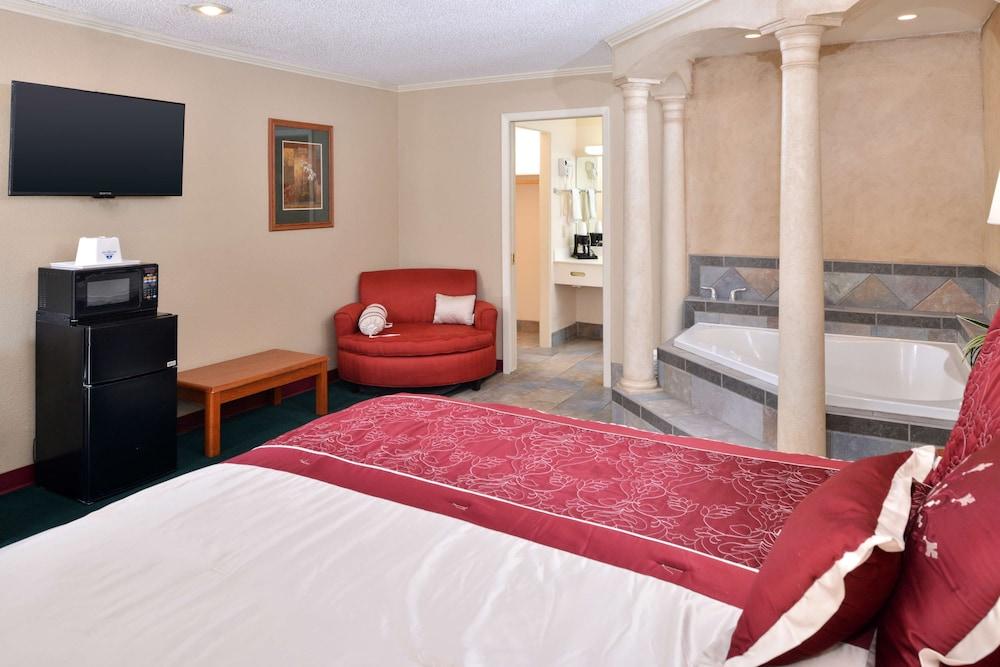 Americas Best Value Inn Lubbock E photo 30