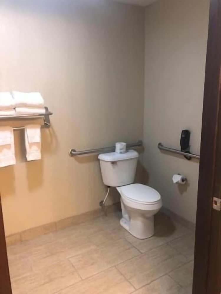 Cobblestone Inn & Suites – Fort Dodge photo 36