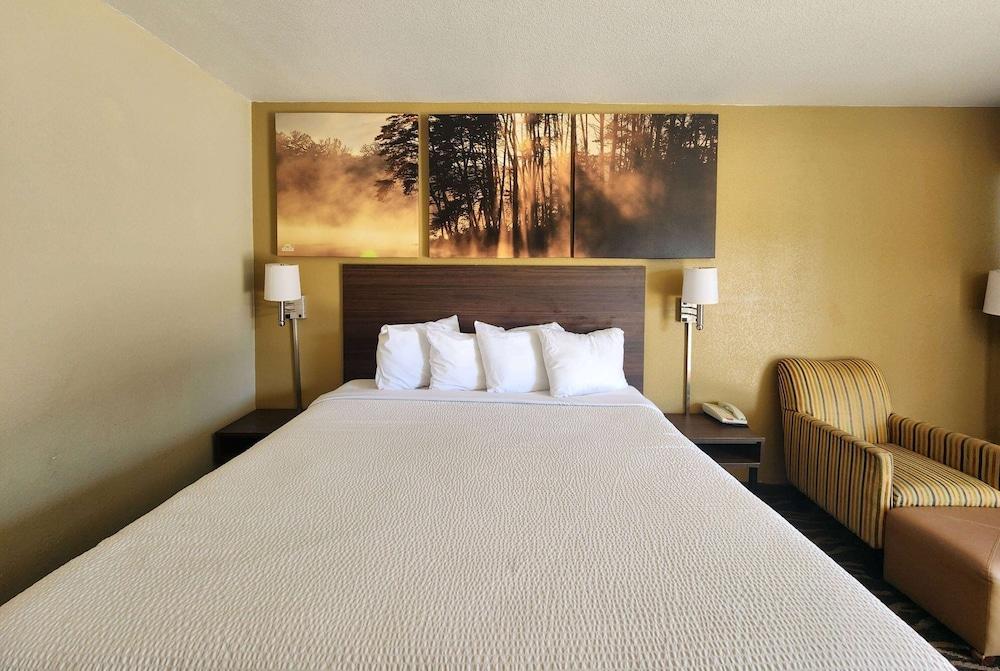 Days Inn by Wyndham Leesville photo 14