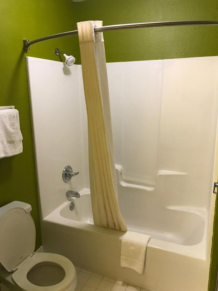 Relax Inn photo 15